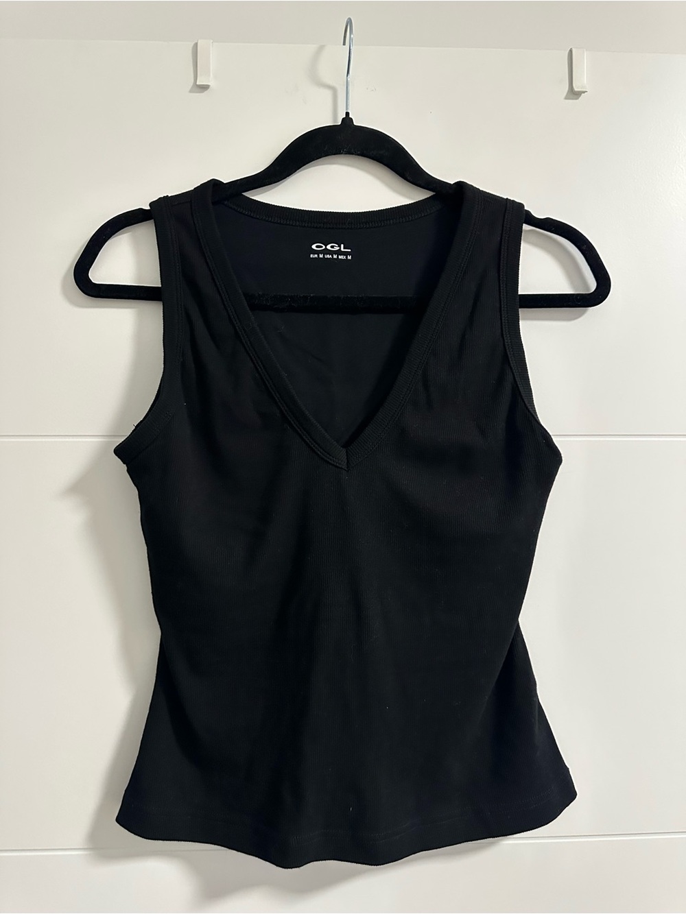 OGL Stretchy V-neck Cotton Built-In Bra Tank - Picture 2 of 2